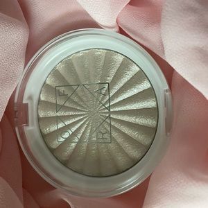 Ofra cosmetics highlighter in glazed donut